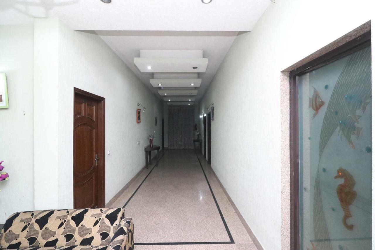 Oyo 24672 Bharat Hotel Delhi (National Capital Territory of India)