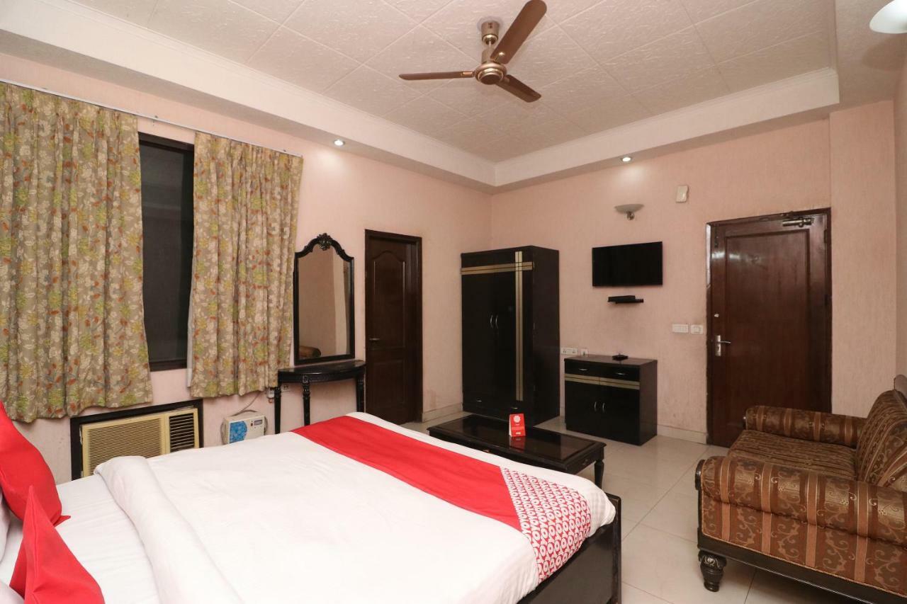 Oyo 24672 Bharat Hotel 3*