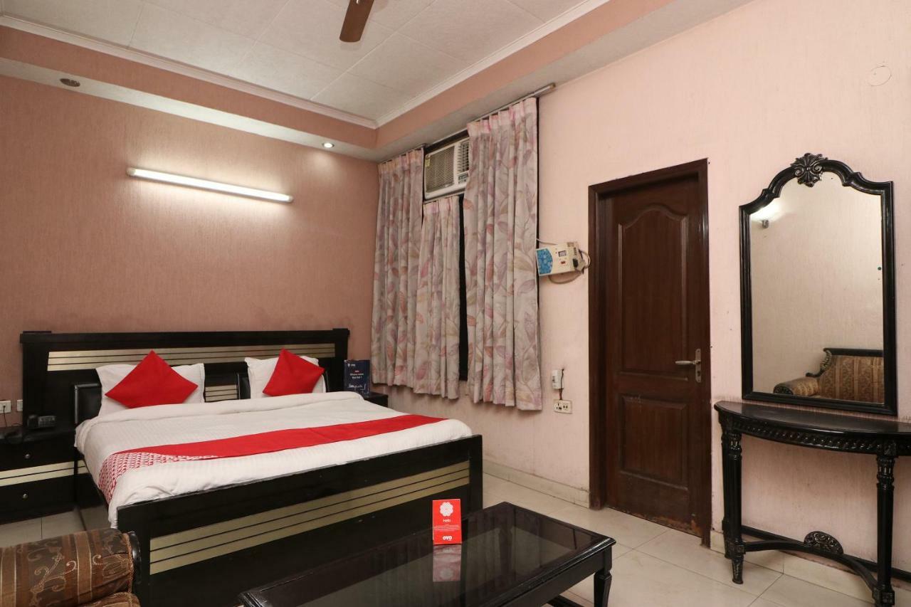 Oyo 24672 Bharat Hotel Delhi (National Capital Territory of India)